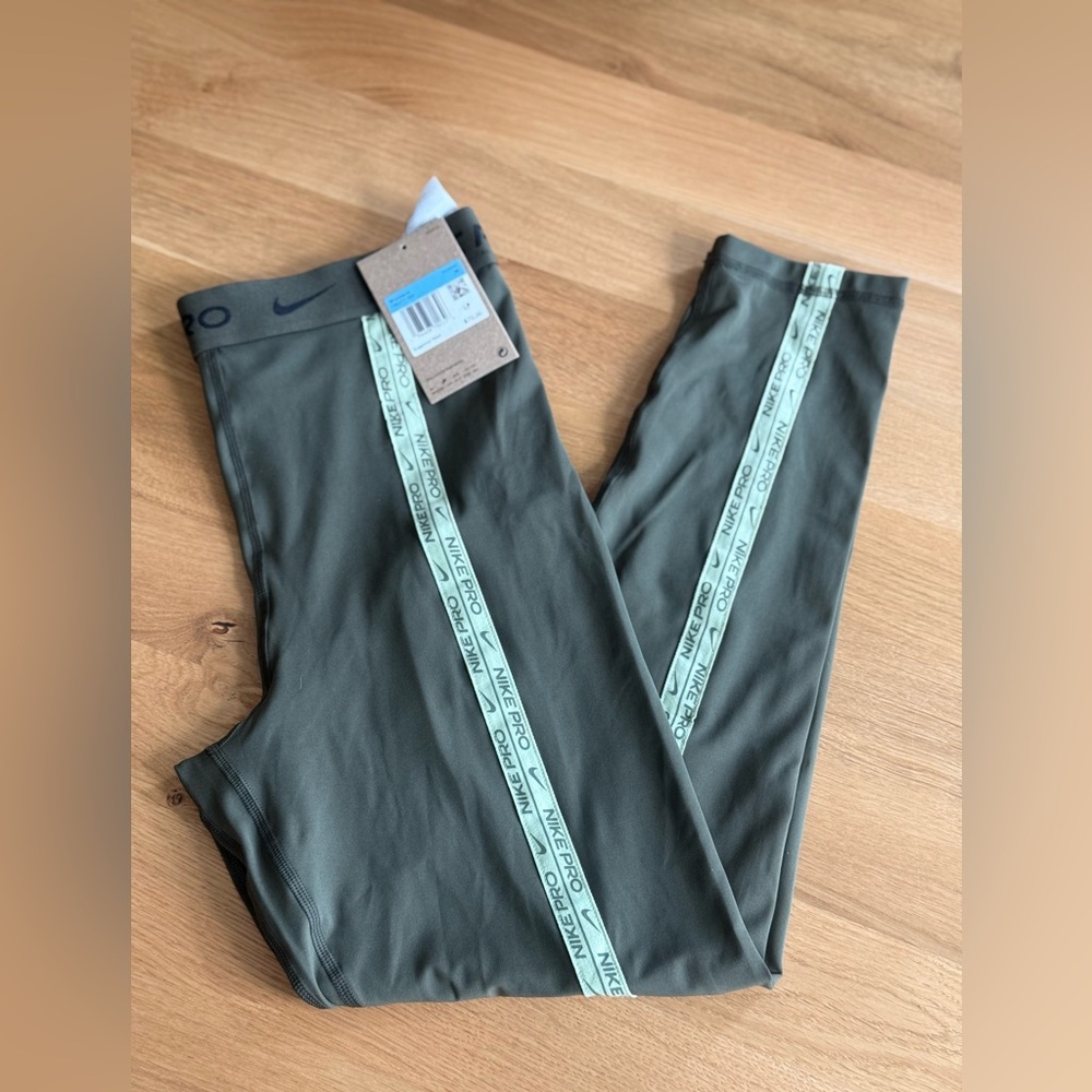 Nike Pro Women’s Olive Green Leggings